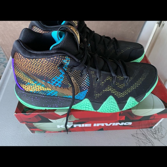 Kyries - Picture 6 of 7